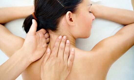 Masaxe da columna cervical para a osteocondrose