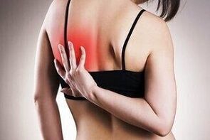 dor baixo o omóplato esquerdo desde as costas